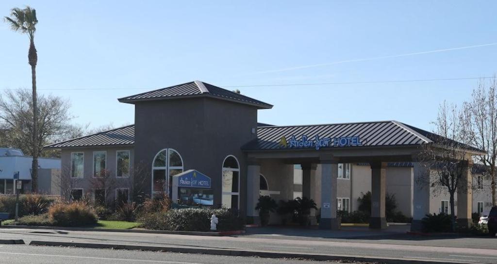 Arden Star Hotel 2*